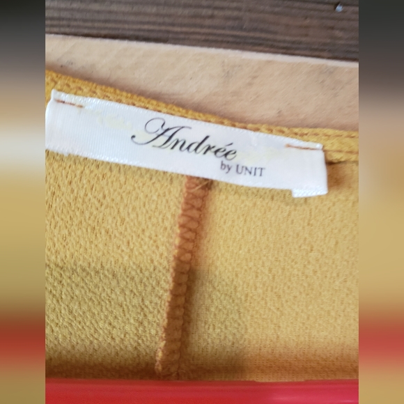 Mustard color flowy tunic - Picture 4 of 5